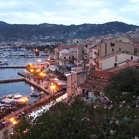 Appartement Spacieux En Face Du Port カルヴィ エクステリア 写真