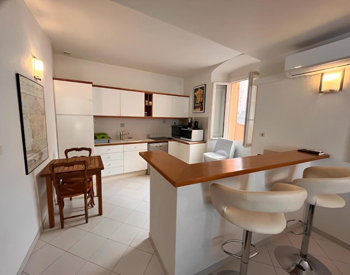 Appartement Spacieux En Face Du Port カルヴィ エクステリア 写真